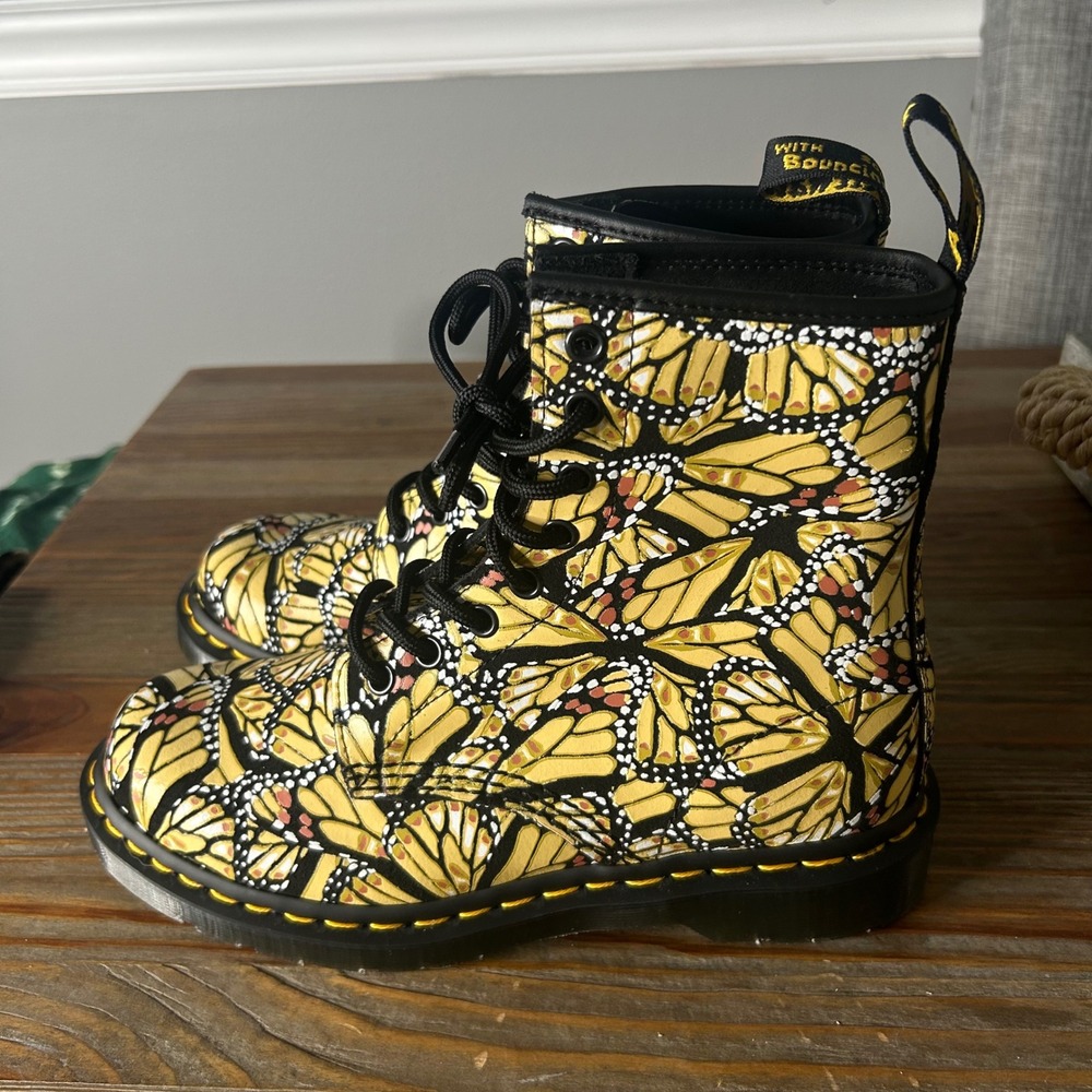 Dr. Martens 1460 W Butterfly Print Lace Up Ankle combat Boots Women's US 7